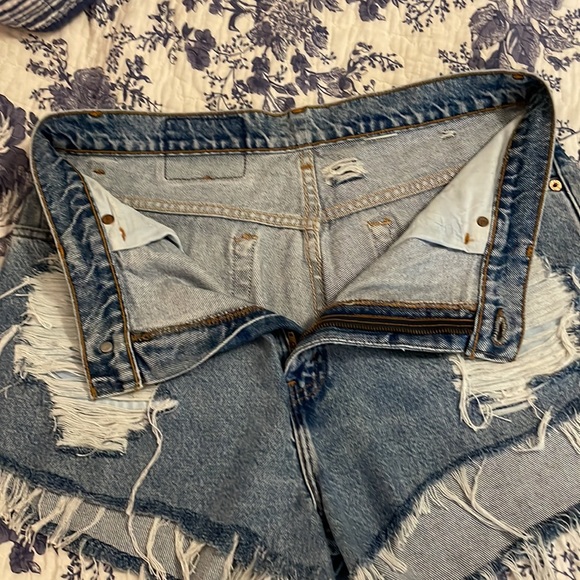 Vintage Levi Cutoffs 💙 - Picture 6 of 6
